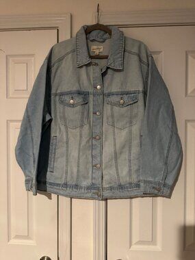Universal Thread Women 90 Baggy Trucker Jacket light wash woman’s plus size XXL